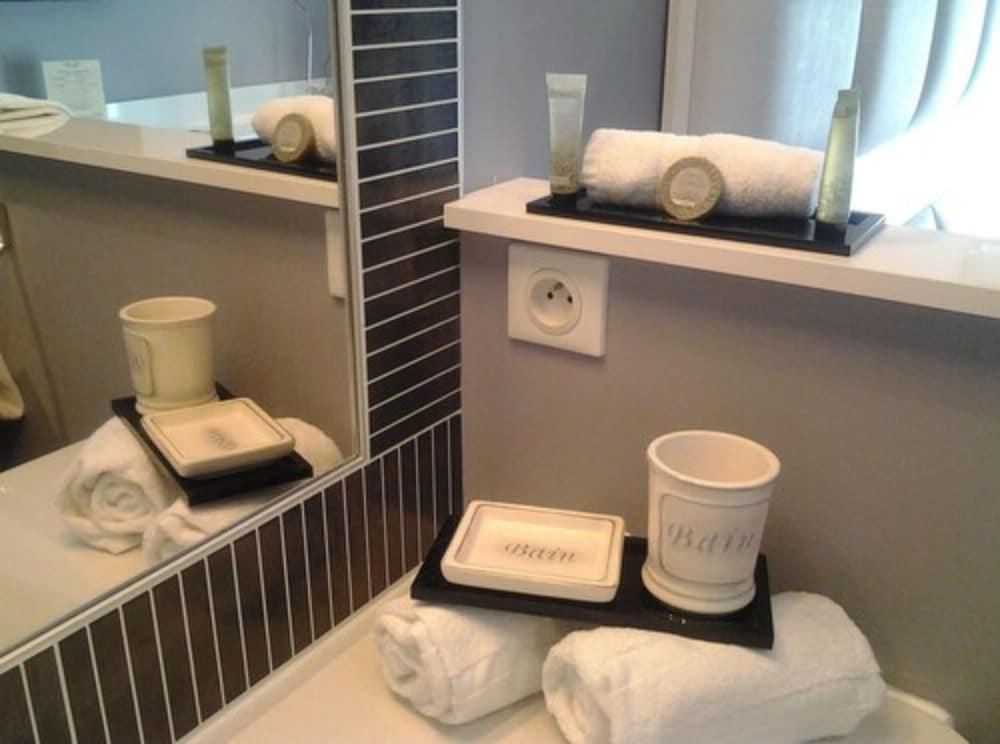 Hotel Du Golf Saint Lazare ลิมอจส์ ภายนอก รูปภาพ