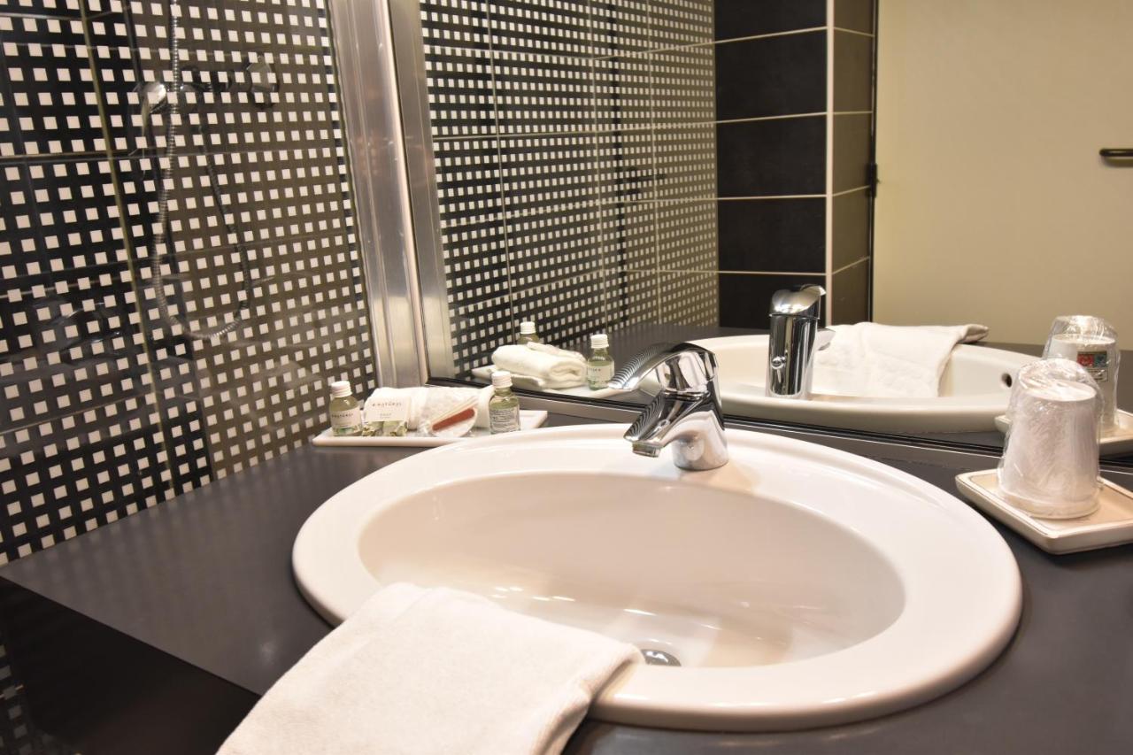 Hotel Du Golf Saint Lazare ลิมอจส์ ภายนอก รูปภาพ